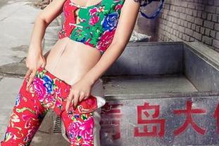 AISS爱丝(黄金版) – 若兮的日光浴，也是件麻烦事，穿梭在这些写真里的眼神，翻涌着不甘的味道。