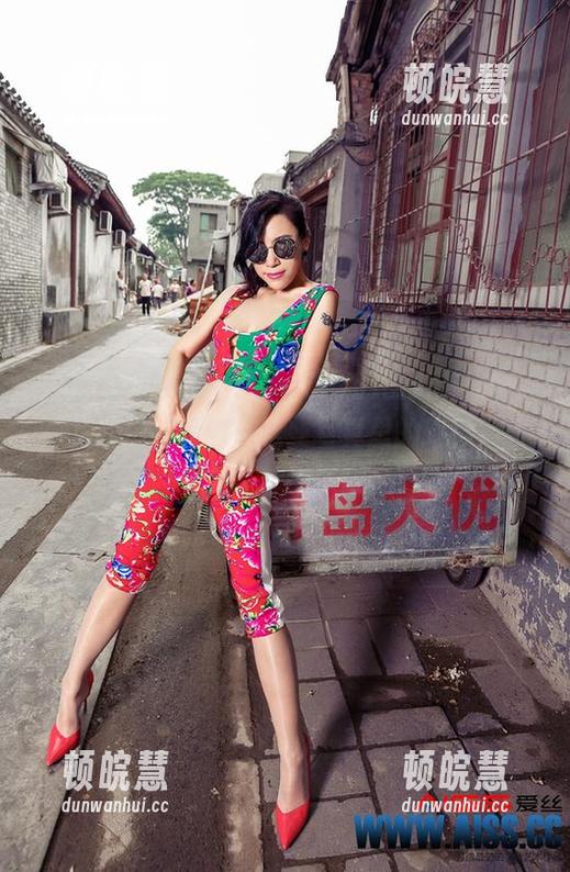 AISS爱丝(黄金版) - 若兮的日光浴，也是件麻烦事，穿梭在这些写真里的眼神，翻涌着不甘的味道。