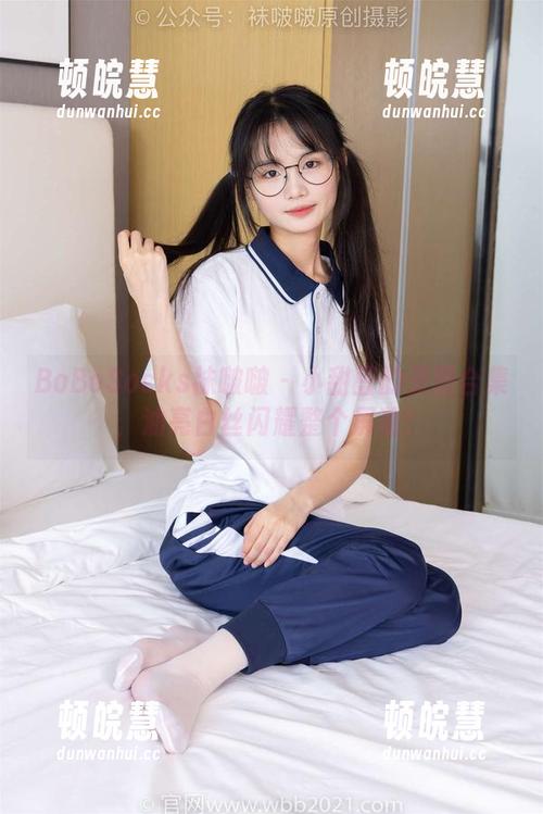 BoBoSocks袜啵啵-小甜豆 BoBoSocks袜啵啵 - 小甜豆的美图合集,油亮白丝闪耀整个屏幕!