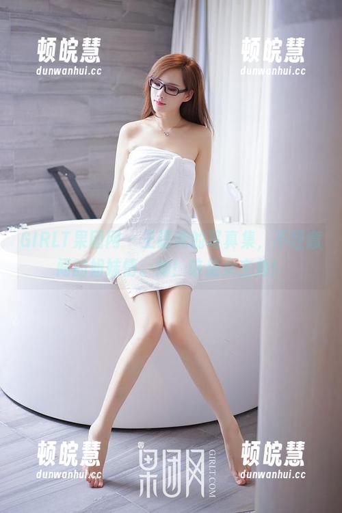 GIRLT果团网-王语纯 GIRLT果团网 - 王语纯的写真集,不经意间的姐妹情。她!该是女主角!