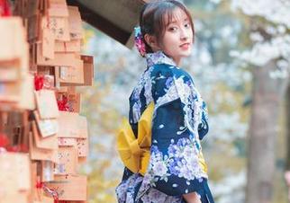 资源直击：Luisa_零纱在樱园浴衣里走过，被这画面迷住了。