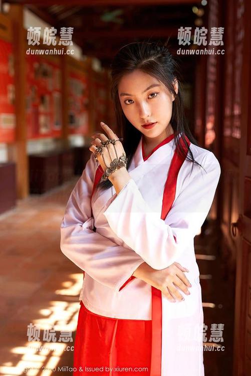 MiiTao蜜桃社-佩琦Pinky MiiTao蜜桃社 - 美容院刚下来的里的佩琦Pinky,双人美图更新即刻呈上!