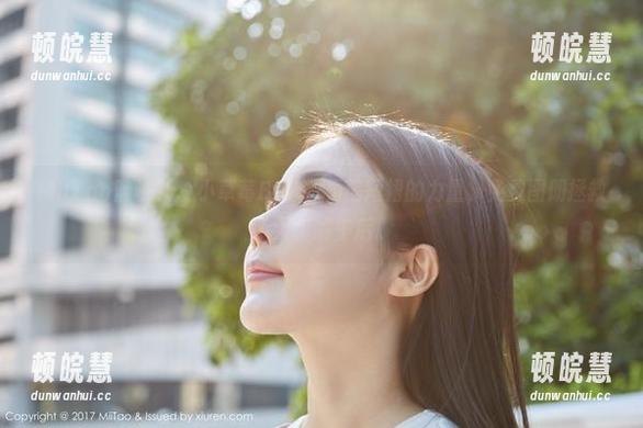 MiiTao蜜桃社-小草莓Berry MiiTao蜜桃社 - 小草莓Berry相信短裙的力量,免费图册拯救了无聊的午后。
