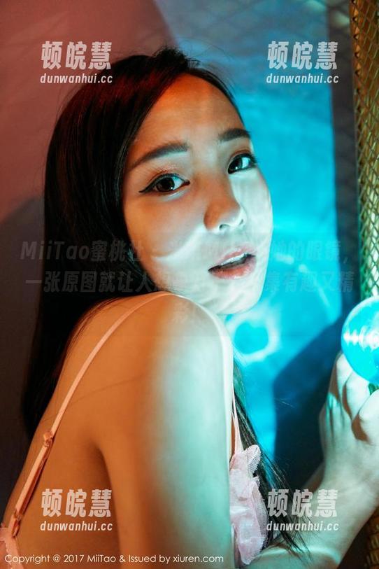 MiiTao蜜桃社-米琪MIKI MiiTao蜜桃社 - 米琪MIKI和她的眼镜,一张原图就让人想象万千,合集有趣又精彩!
