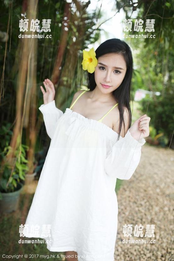 MyGirl美媛馆-绮里嘉ula MyGirl美媛馆 - 圣诞树旁的绮里嘉ula,下载后让我羡慕到随时想邀约。