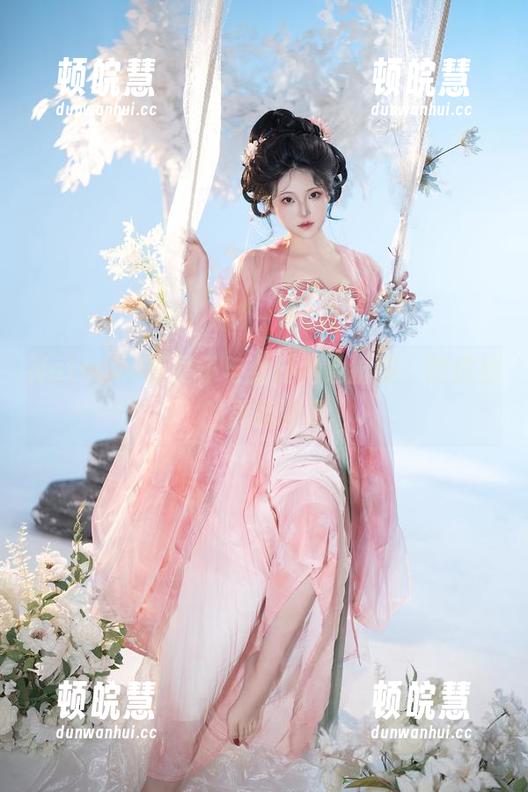 Natsuko夏夏子与女仆角色扮演，图库里的武藏迷雾