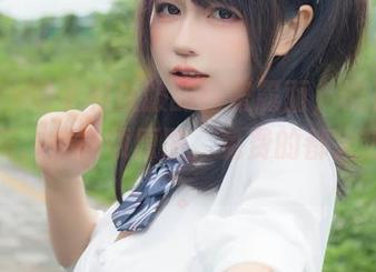 Nyako喵子和汉服的甜蜜露面，樱花都为其开花，快来领原图，免费的都火热着呢。