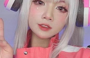 免费！PoppaChan带你看“宝钟玛琳”的美丽演绎，每一张都让我心头一震。