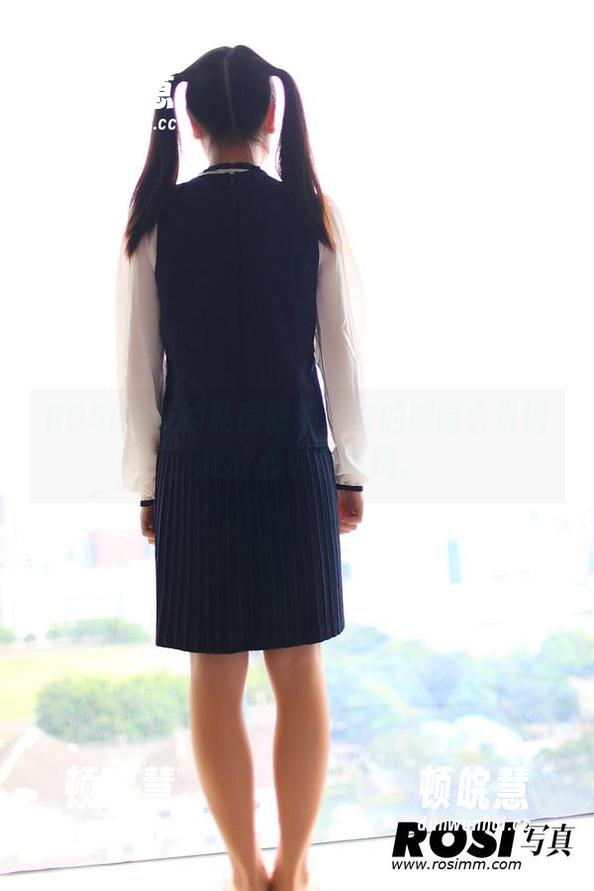 ROSI写真 ROSI女友的私房图集:你的眼睛会说话,我的心也会乱跳。