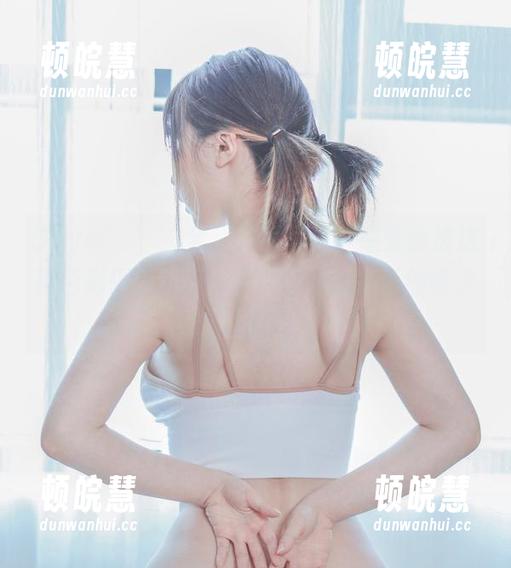 Uhye(이유혜)全套圣诞写真，感觉我被这种色彩砸得粉碎，恨不得藏进冬季的帽子里！