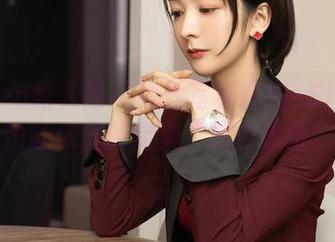 Xiuren秀人网 – 黑丝写真精粹–Elise谭晓彤让你重新定义“黑色优雅”。