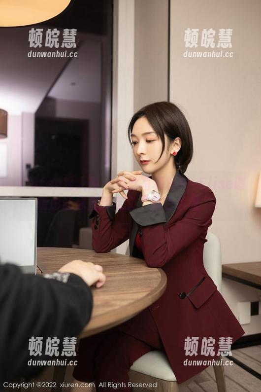 Xiuren秀人网-Elise谭晓彤 Xiuren秀人网 - 黑丝写真精粹–Elise谭晓彤让你重新定义“黑色优雅”。