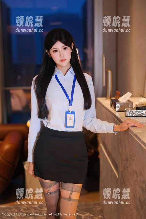 Xiuren秀人网-lucky咏丹 Xiuren秀人网 - 镂空的故事:lucky咏丹这次又玩了个性;