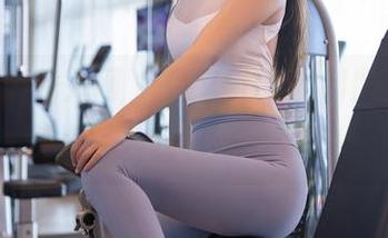 Xiuren秀人网 – 月夕Lily“制服”美图，差点以为我也得上场了呢。