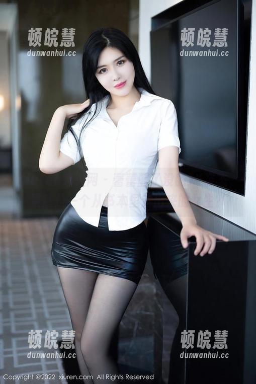 Xiuren秀人网-蕾蕾醒了没 Xiuren秀人网 - 蕾蕾醒了没的JK姿态,果然是一个从书本里走出来的女生?