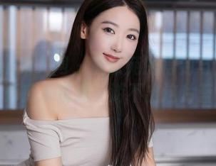 Xiuren秀人网 – 黄歆苑的得到与失去：死库水精选，游不出这片蓝