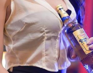 YouMi尤蜜荟 – Emily尹菲现场秀：夏天写真转瞬变成了“我的新衣柜”！