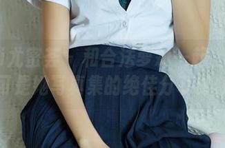 YouMi尤蜜荟 – 和合法萝莉一起上天台：这可是她写真集的绝佳分享时刻！