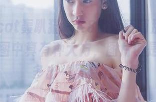 partycat轰趴猫 – K8傲娇萌萌那红色毛衣，原图中真有种大方，图片倒是默默地多出一层温柔。