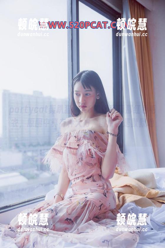 partycat轰趴猫-K8傲娇萌萌 partycat轰趴猫 - K8傲娇萌萌那红色毛衣,原图中真有种大方,图片倒是默默地多出一层温柔。