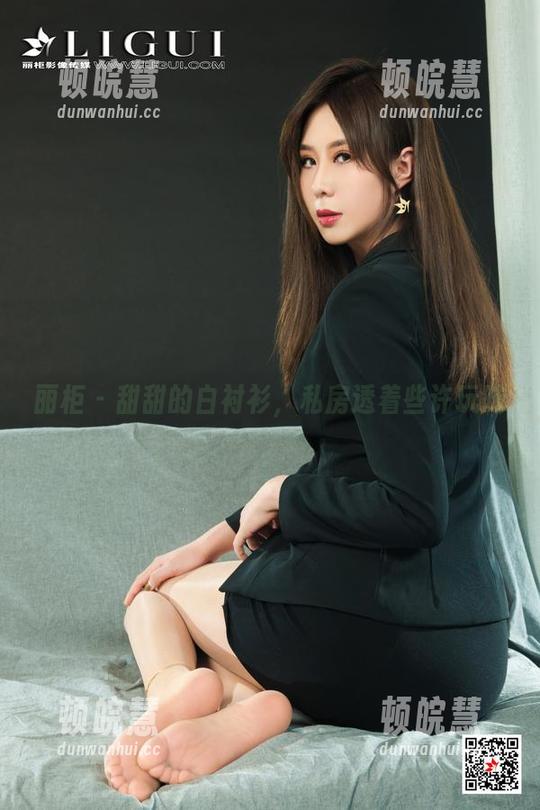 丽柜 - 甜甜的白衬衫，私房透着些许玩味