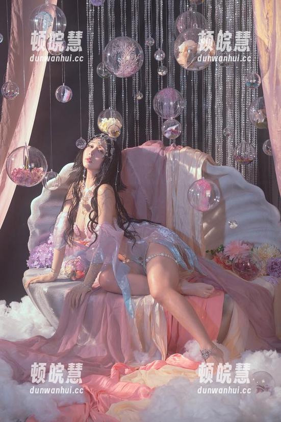 婚纱写真大翻转，云溪溪奶桃竟然忘记穿裙子了！