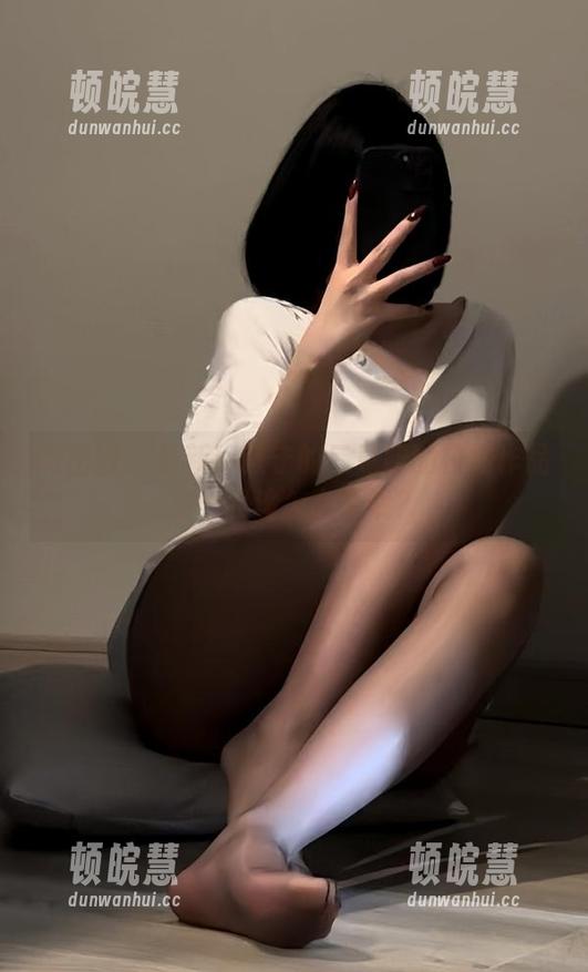 微密圈 - 最新！保守的二舅妈的校服作品集—我该怎么说呢？