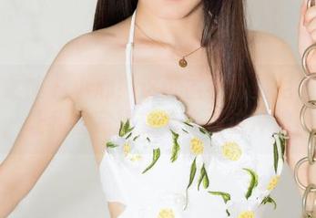 克拉女神 – 小心！这份孟君比基尼福利图，让我看完想立马去海边冲浪！