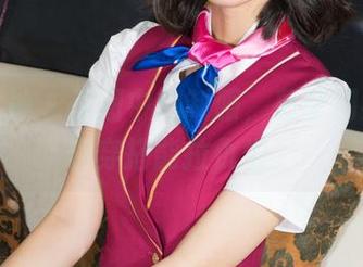 克拉女神 – 美图中的制服，慕菲用实力证明穿搭能拉仇恨。