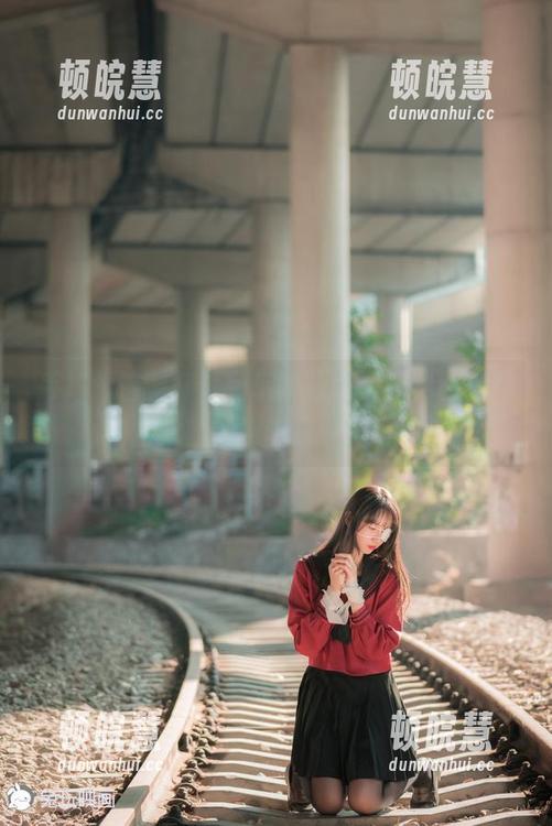 兔玩映画 丢掉烦恼,打开兔玩映画网盘,制服女孩合集就像小甜饼一样诱人