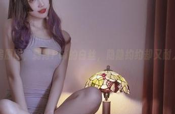 这组私房原图，刺青Poi的白丝，隐隐约约却又耐人寻味。
