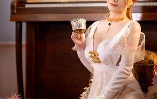 前羽_rr皮衣精选，好想围着她转圈，真想知道她脑子里想的啥