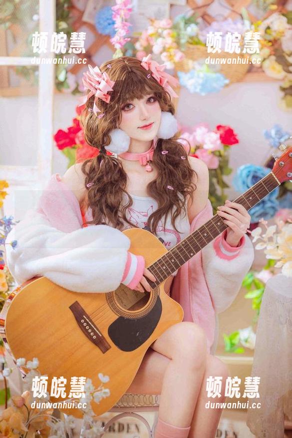 南桃Momoko 南桃Momoko的架势:连体衣,原图饱满得需要调色,壁纸默默待命