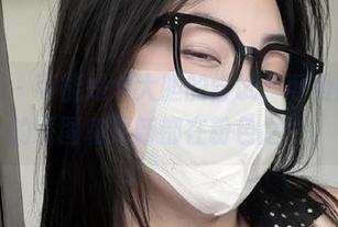 微密圈 – 可能是个大胆的尝试，可爱的肉巴的原图和更新都在粉色之中。