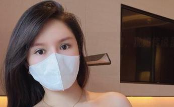 微密圈 – 照片中可馨juicy的红色战袍，犹如传说里的女战士，太具冲击力了！