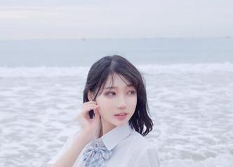 周叽是可爱兔兔穿白衬衫的日子——原图与图包的奇妙对比。