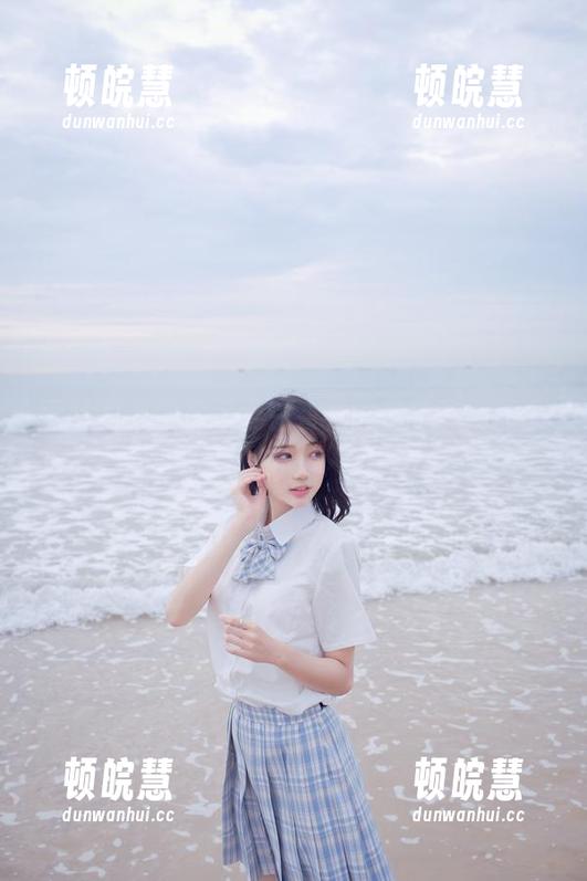 周叽是可爱兔兔 周叽是可爱兔兔穿白衬衫的日子——原图与图包的奇妙对比。