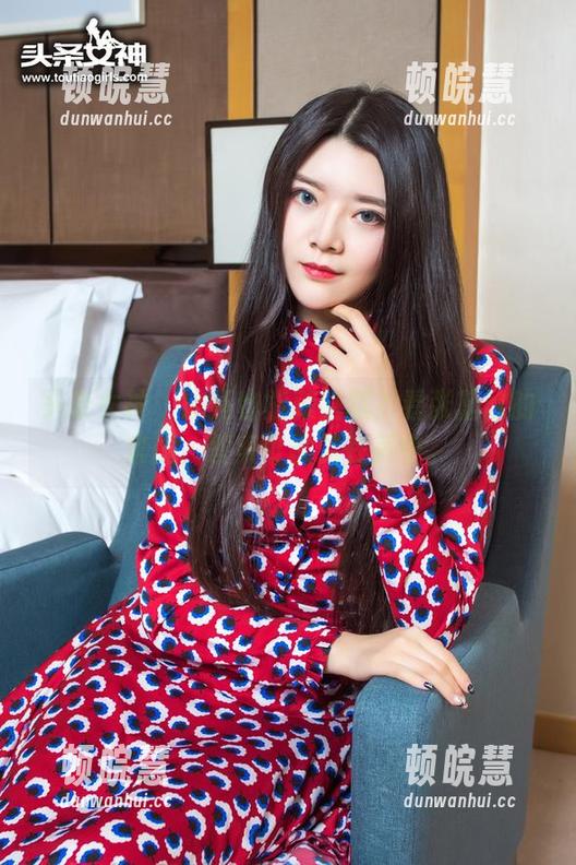 头条女神 - 油亮也能藏猫腻？看张蓝欣的套图，答案可能就在其中。