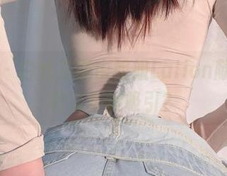 微密圈 – 白丝美图由姐姐Lalion献上，你敢说不被吸引？