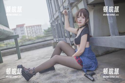 宅夏yoko 穿着白内衣的宅夏yoko,是在cos一个隐秘角色吗?