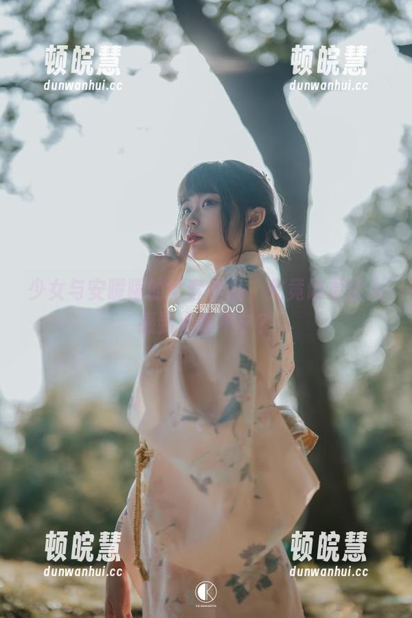 安曜曜 少女与安曜曜的全套作品,究竟谁更让人感到心神不宁?