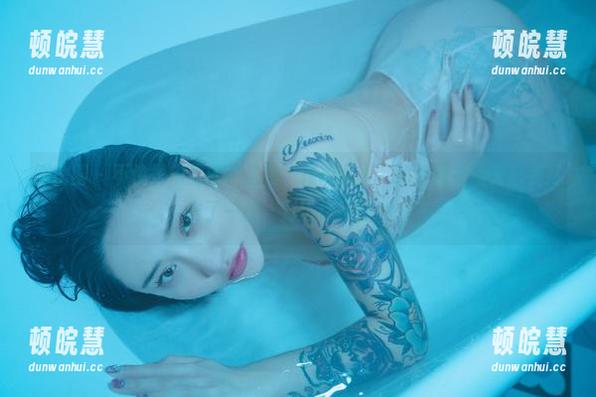 微密圈 - 不愧是宋昱欣，这组“玫瑰女人”的美图更新又把我打击了一波，对比是惨烈的…