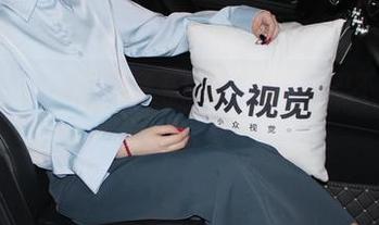 小众视觉 – 美足与燕子私房图集相伴，忍不住赞叹几句。