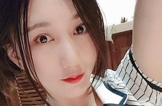 微密圈 – 小玉吃果冻的丝袜写真集，给你意想不到的搭配哦，原图很抓眼！