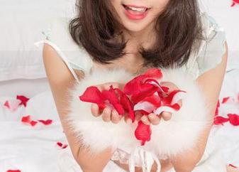 尤果网 – 乔依琳的新照片，裤里丝让人想停留又不舍离开。
