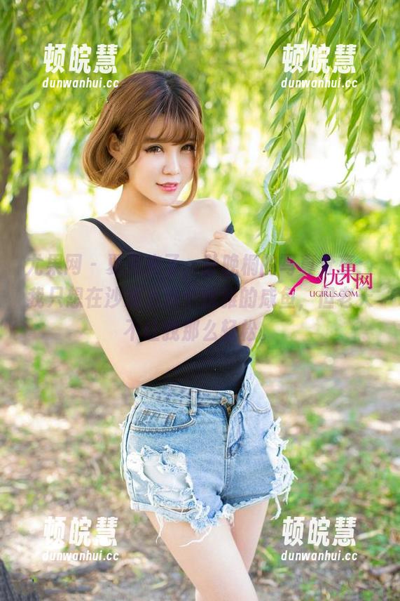 尤果网-孙晚桐 尤果网 - 夏天来了,孙晚桐的写真分享:我只想在沙滩上当个优雅的咸鱼,但老天不让我那么轻松。
