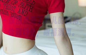 尤果网 – 原图点亮了心儿的短裙，修饰得恰到好处，眼福满满。