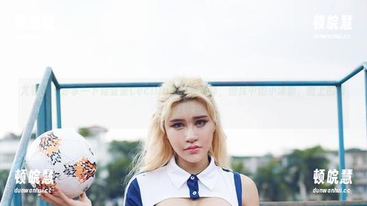 尤物馆-陆萱萱Cecilia 尤物馆 - 分享一下陆萱萱Cecilia的白色写真,图库中的小清新,脸上的表情好特别