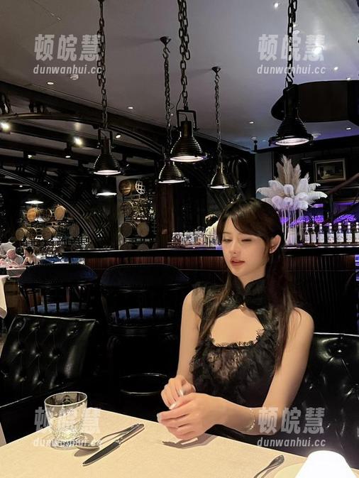 就是阿朱啊 微密圈 - 就是阿朱啊的高清写真,兔子警官更像是刚从漫画里跳出来的角色,真得太神奇了。