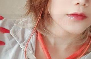难以置信，巴鲁巴鲁BaRu的牛仔裤在美图上如此抢眼，壁纸都想要顺便搭个边。